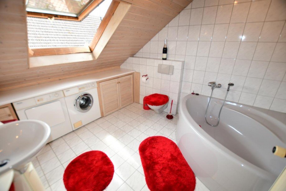 Badezimmer DG Zweifamilienhaus H�chst