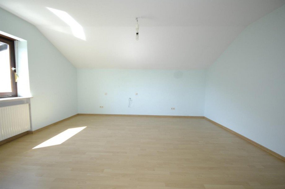 Schlafzimmer DG Mehrfamilienhaus L�tzelbach-Seckmauern