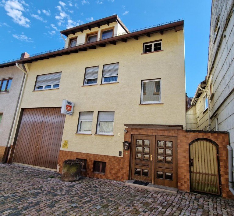 Hausansicht H�chst Zweifamilienhaus Gro�z�giges Mehrgenerationenhaus mit gro�em Hof u. Nebengeb�ude in City-Lage von H�chst