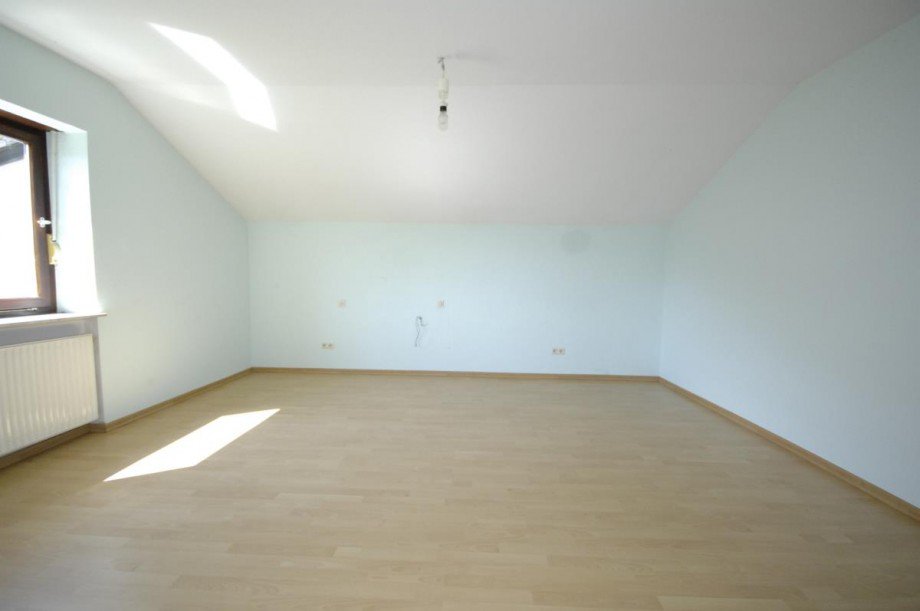 Schlafzimmer DG Mehrfamilienhaus L�tzelbach-Seckmauern