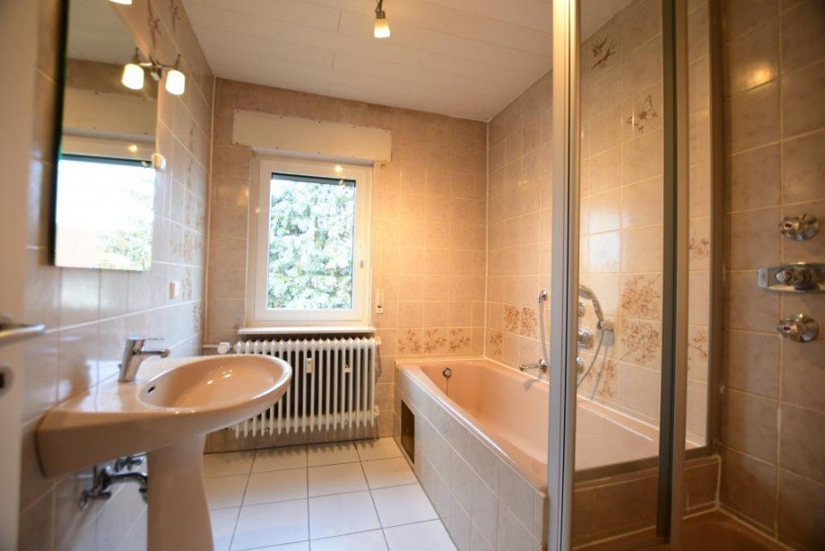 Dachgeschoss Badezimmer Mehrfamilienhaus Heusenstamm