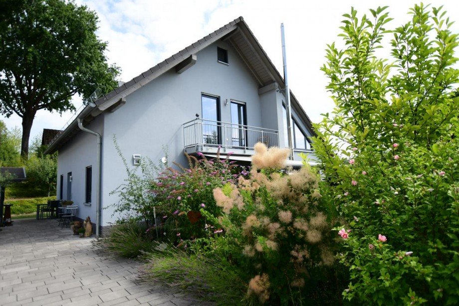 Hausansicht vorne Einfamilienhaus Fischbachtal