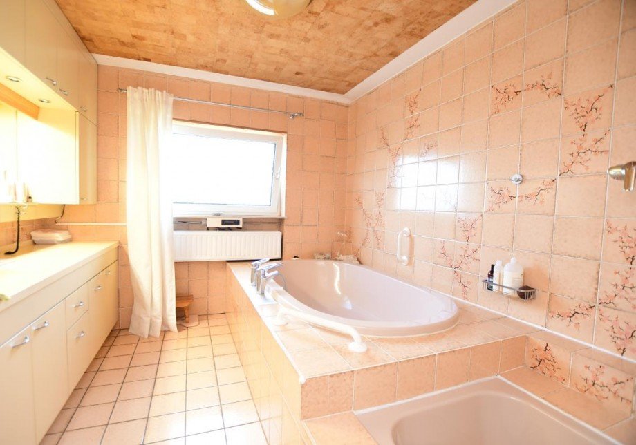 EG Badezimmer Zweifamilienhaus H�chst| Hassenroth