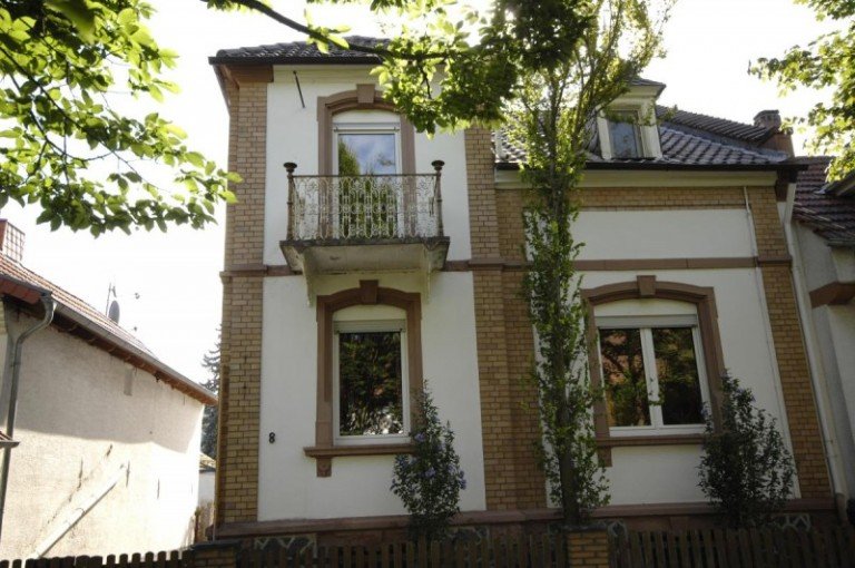 Hausansicht H�chst Einfamilienhaus Die Sch�nheit der Zeit liegt manchmal im verborgenen