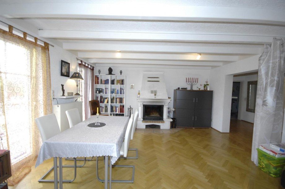 Wohn-/ Esszimmer Mehrfamilienhaus L�tzelbach