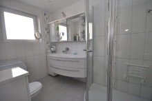 Badezimmer Moderne 2-Zimmer-Bungalow-Wohnung in ruhiger Lage von Griesheim