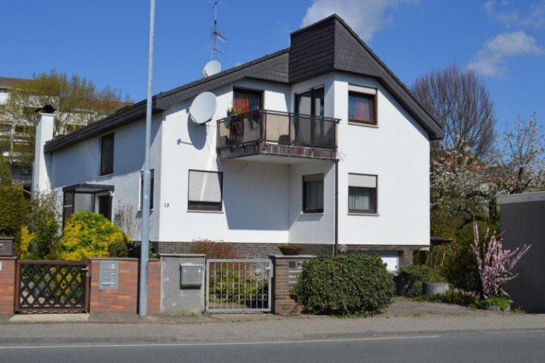Hausansicht von der Stra�e Nieder-Ramstadt Etagenwohnung 4-Zimmer Wohnung mit Wintergarten in Nieder-Ramstadt