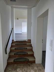 Aufgang Wohn-/Schafzimmer Gro�z�gige 2-3 Zimmerwohnung im Obergeschoss mit Balkon und Dachterrasse