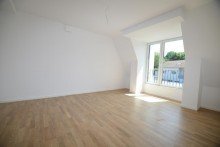 Schlafzimmer Moderne 3 Zimmerwohnung im DG mit EBK, Balkon u. PKW Stellplatz