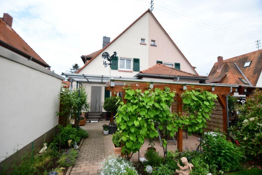 Hausansicht vom Garten Doppelhaush�lfte Frankfurt