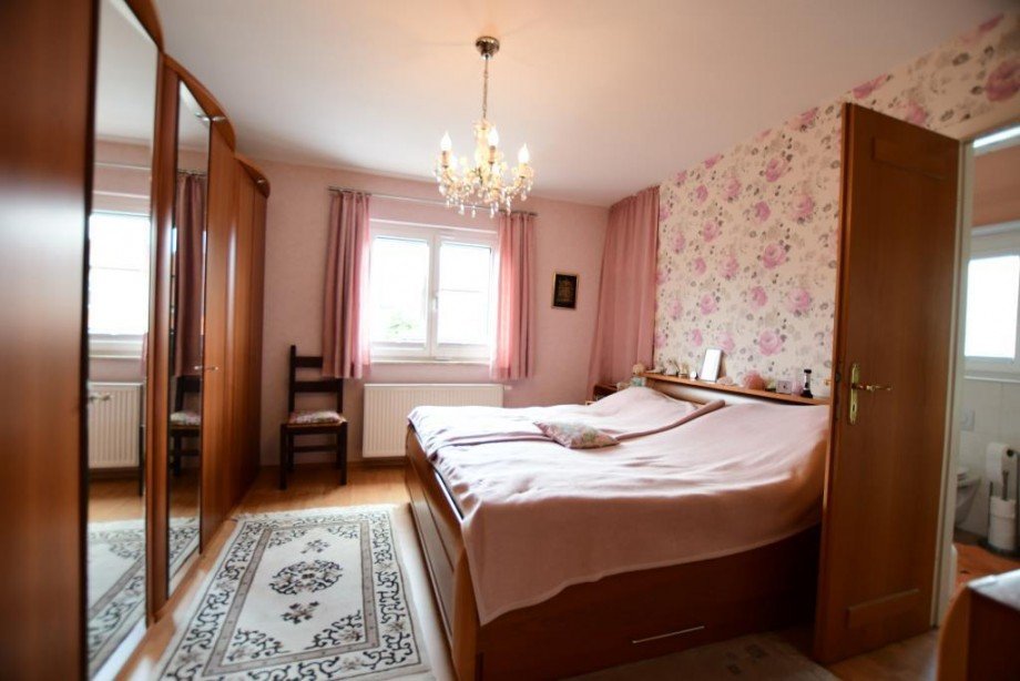 Schlafzimmer Doppelhaush�lfte Frankfurt