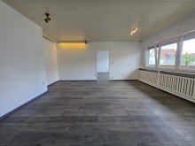 Wohnzimmer Gro�z�gige 2-3 Zimmerwohnung im Obergeschoss mit Balkon und Dachterrasse