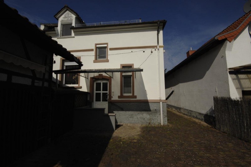 Hofansicht/ Eingangsbereich Einfamilienhaus H�chst