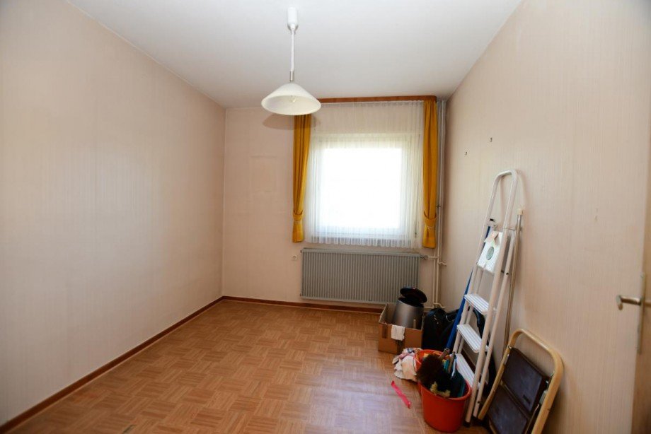 Schlafzimmer 2 EG Einfamilienhaus Bad K�nig