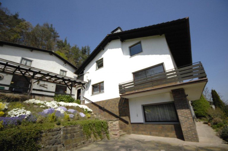 Au�enansicht L�tzelbach-Seckmauern Mehrfamilienhaus Gro�es Mehrgenerationenhaus mit 3 Garagen in Top-Lage